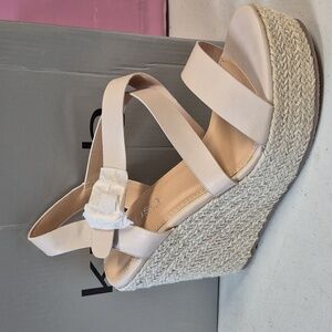 Krush Size 6 Nude Cross Strap Wedges - New